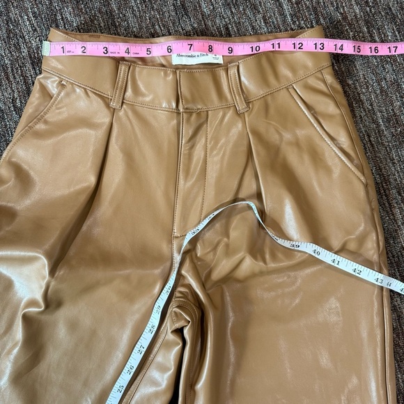 Abercrombie & Fitch Vegan Leather 90s Straight Pants Tan size 4 - Picture 4 of 5